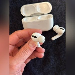 AirPod Pro - 1st generation with new charging cable
